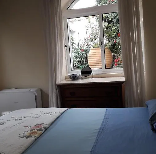 بيت خشبي Townhome With Private Garden