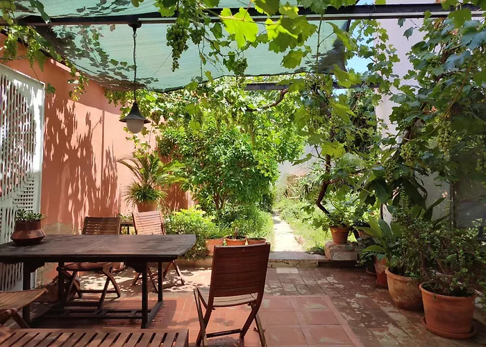 Townhome With Private Garden *