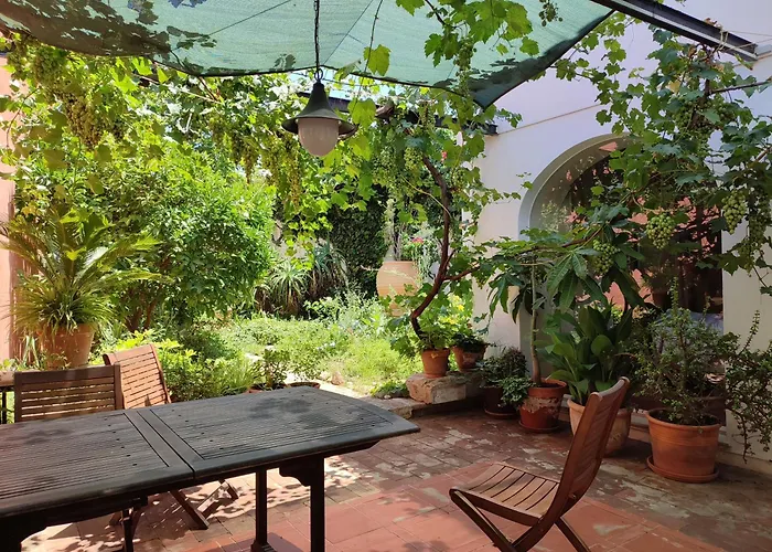 Townhome With Private Garden بيت خشبي تافيرا