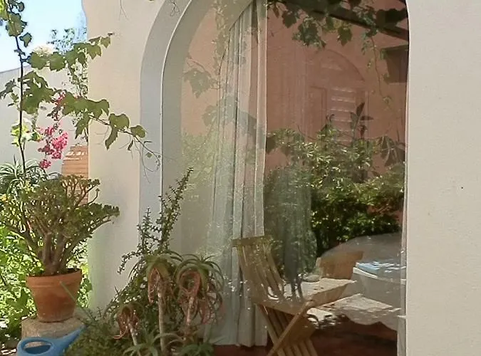 Townhome With Private Garden بيت خشبي *