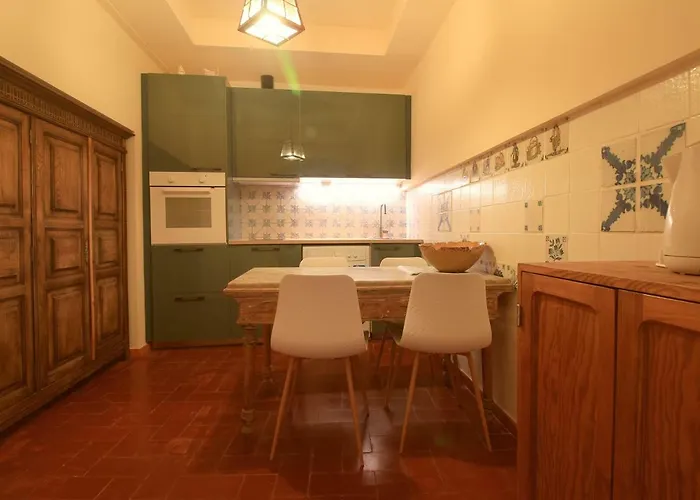 Townhome With Private Garden بيت خشبي