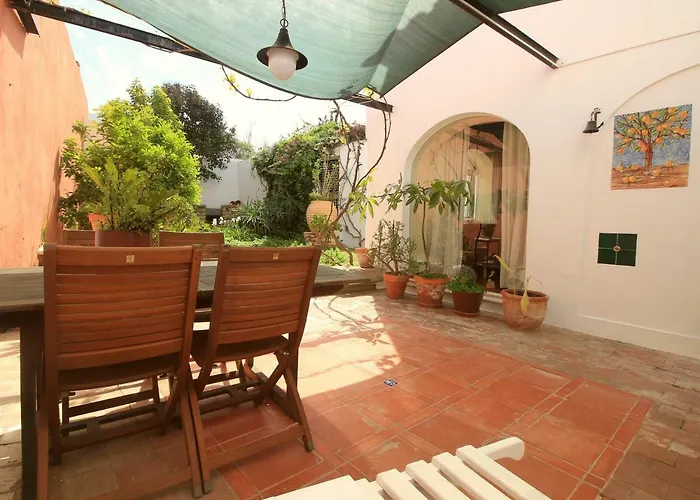 بيت خشبي Townhome With Private Garden